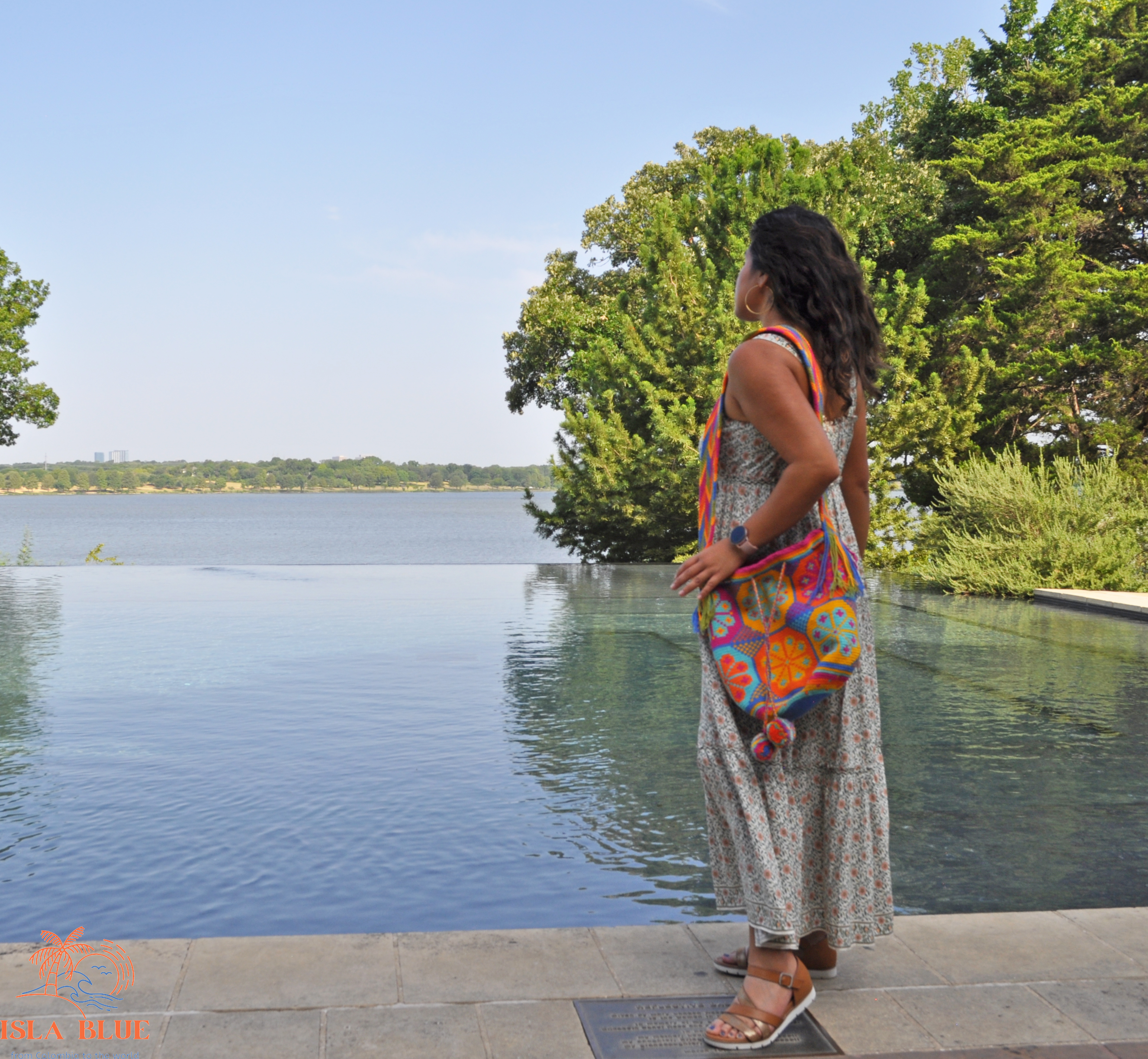 Model with Wayuu bag